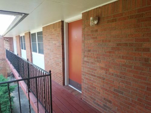 2 BR, 2 BA, $895